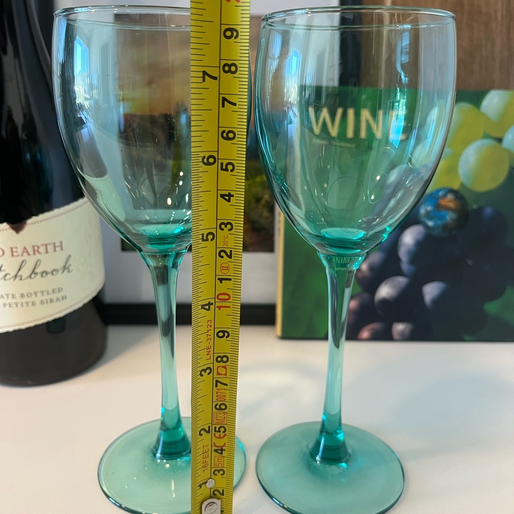 Pair of Luminarc Vintage Turquoise Wine Glasses – 7.75” Tall, 8 oz – Mid-Century - Picture 4 of 4